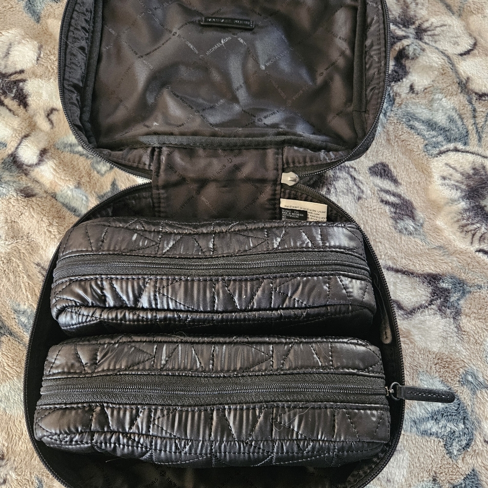 Michael Kors Winnie Large 3 in 1 Travel Pouch Case
